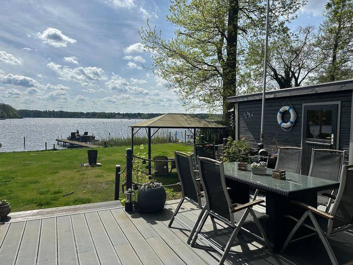 Vakantiehuis voor 4 personen, with Tuin and Sauna as well as Uitzicht op het meer