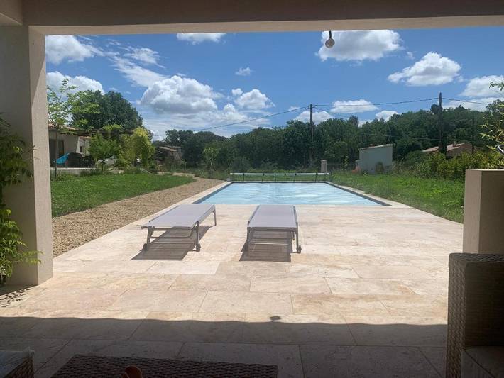 Location de vacances pour 7 personnes, avec piscine ainsi que vue et jardin à La Verdière - 3