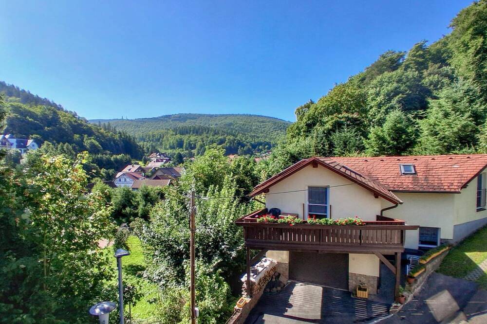 Ferienhaus am Rennsteig mit Blick ins Grüne in Emsetal, Waltershausen