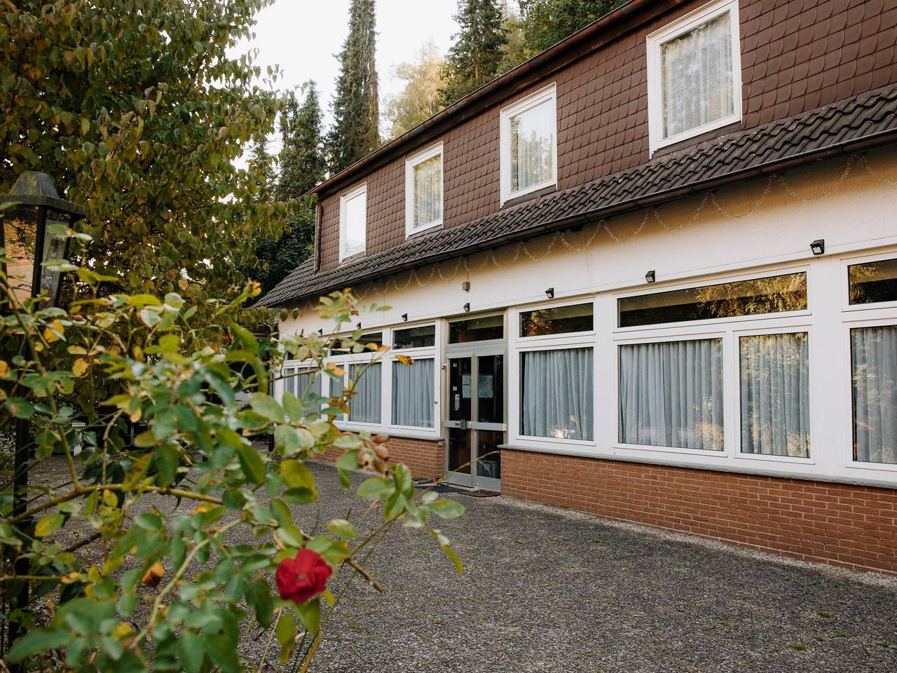 Großes Gruppenhaus am Waldrand bei Bad Pyrmont in Bad Pyrmont, Weserbergland