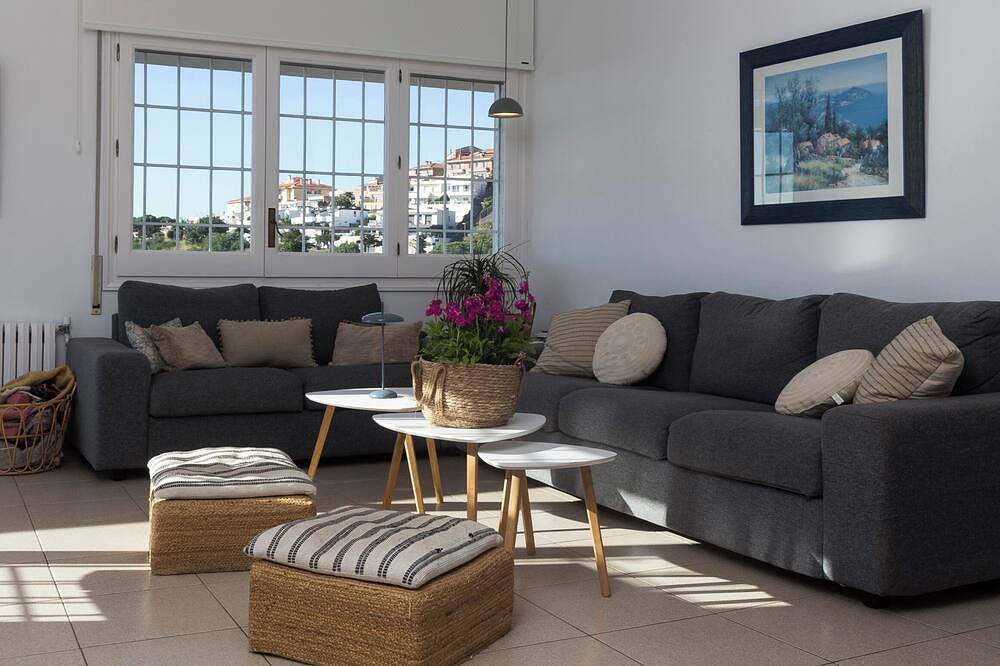 Espectacular casa Mediterranea con vistas al Mar. Barcelona in Sant Pol de Mar, Costa del Maresme