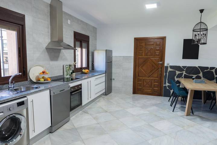 Chalet para 14 personas, con vistas además de piscina y jardín, Se admiten mascotas en Écija - 4