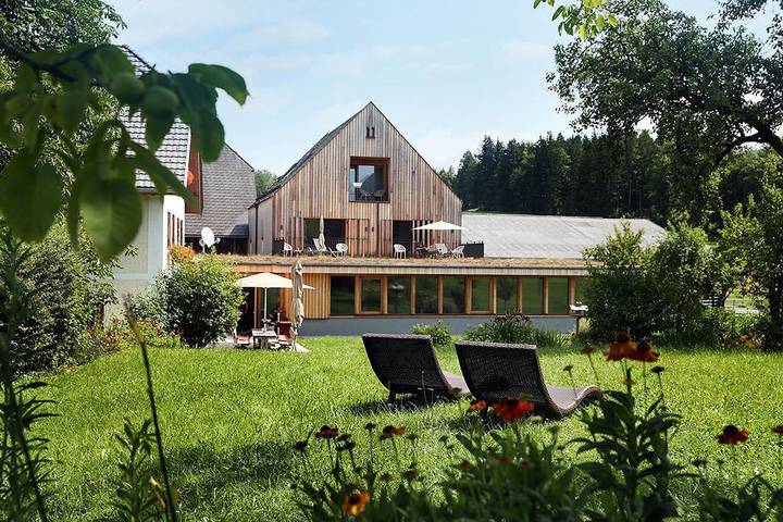 Appartement de vacances pour 2 personnes, avec vue ainsi que terrasse et jardin, adapté aux familles