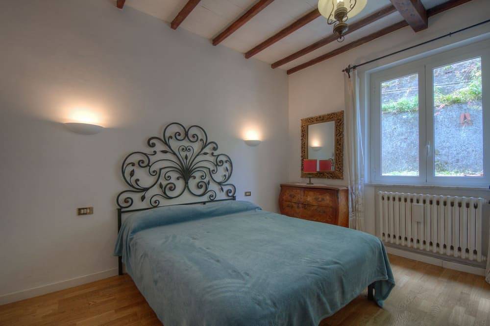 Apartment in villa 5 km from the sea in Ellera (Albisola), Albisola Superiore