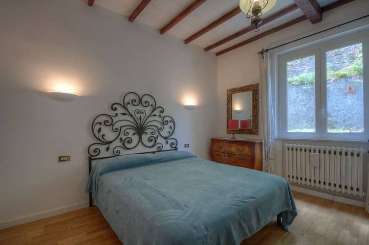 Apartment in villa 5 km from the sea in Ellera (Albisola), Albisola Superiore