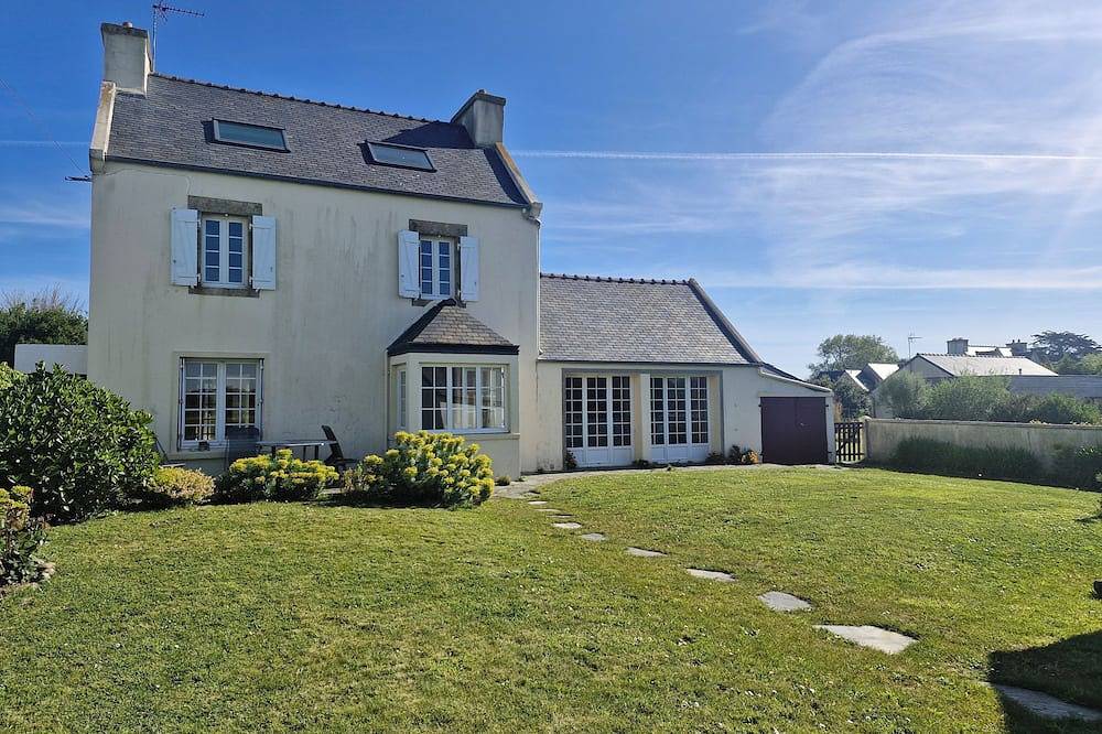 Large house with sea view in Lilia in Lilia, Plouguerneau