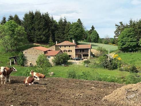 Location de vacances pour 14 personnes, avec Balcon ainsi que Terrasse et Vue dans Saint-Hilaire-Cusson-la-Valmitte