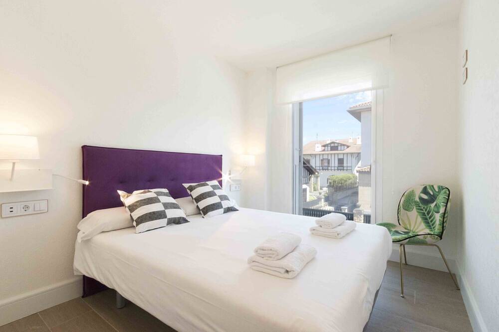 Entire apartment, Brunet Iv | The Rentals Collection in Playa de la Concha, San Sebastian