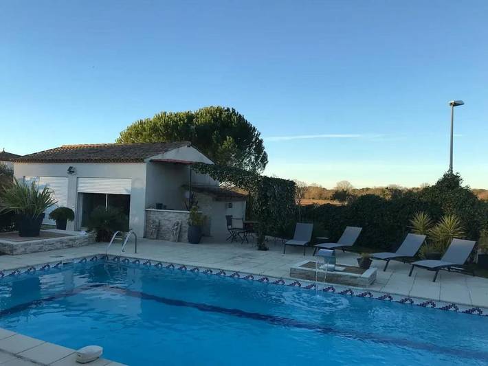 Location de vacances pour 2 personnes, avec terrasse ainsi que jardin et piscine, animaux acceptés à Vérargues - 4