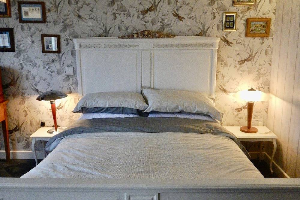 Entire apartment, Adrigole Bay Studio Apartment in County Cork
