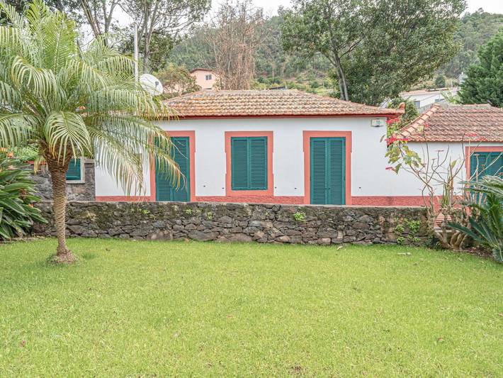 Location de vacances pour 2 personnes, avec Balcon ainsi que Jardin et Piscine dans Arco da Calheta - 2