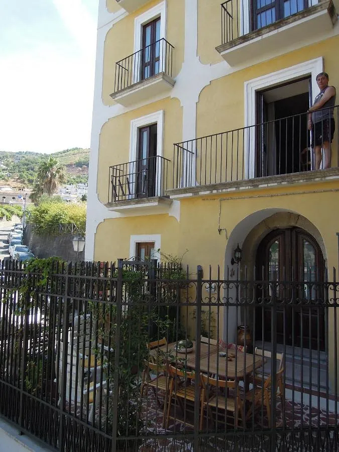 Casa de huéspuedes para 3 personas, con balcón y vistas - 1