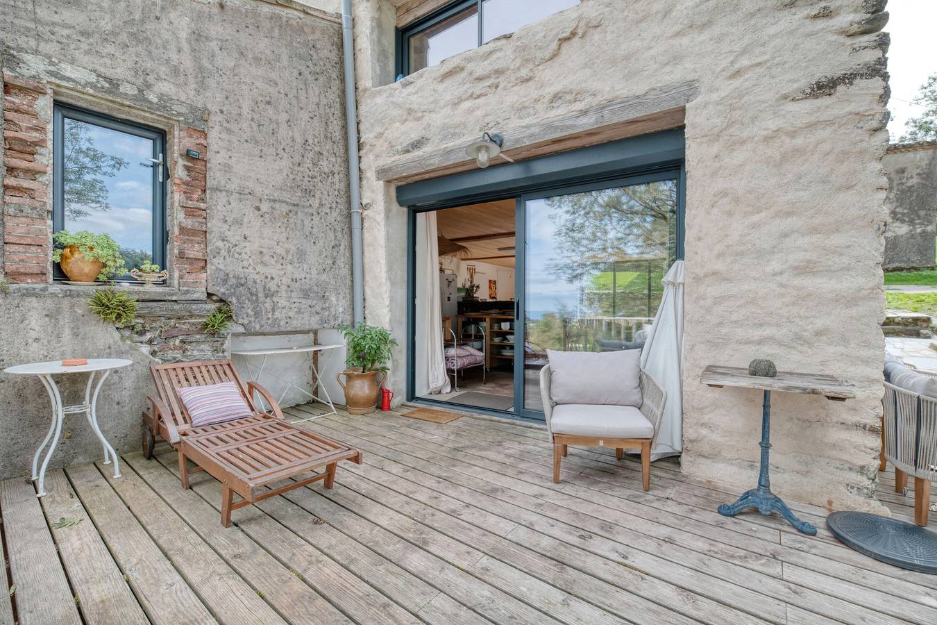 Maison de vacances Haut Standing 'Grange Spacieuse Et Élégante' avec vue lac, piscine et Wi-Fi in Dourgne, Région de Castres