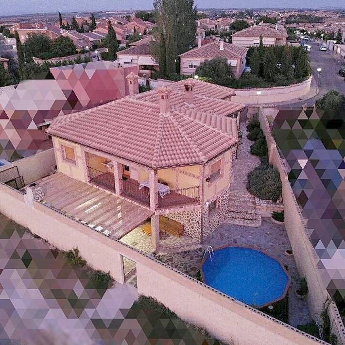 Apartamento para 13 personas, con jardín además de piscina y vistas en Cobisa