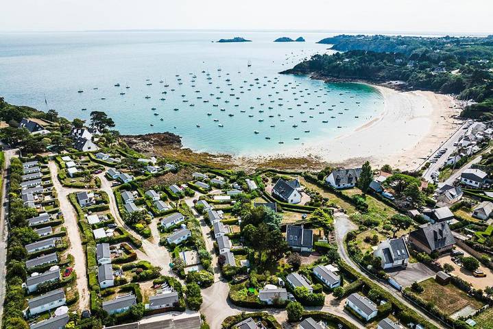 Location de vacances pour 4 personnes, avec piscine et terrasse ainsi que vue et jardin, animaux acceptés dans Port Mer