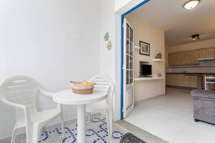 Casa vacanze "El Sombrerito 4" con terrazza e Wi-Fi in La Graciosa, Parque Natural Archipiélago Chinijo