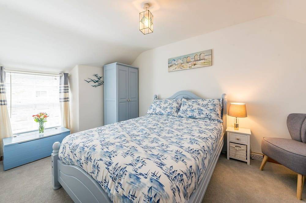 19th Century Fisherman's Cottage close to Porthleven Harbour and beach in Porthleven, Cornwall