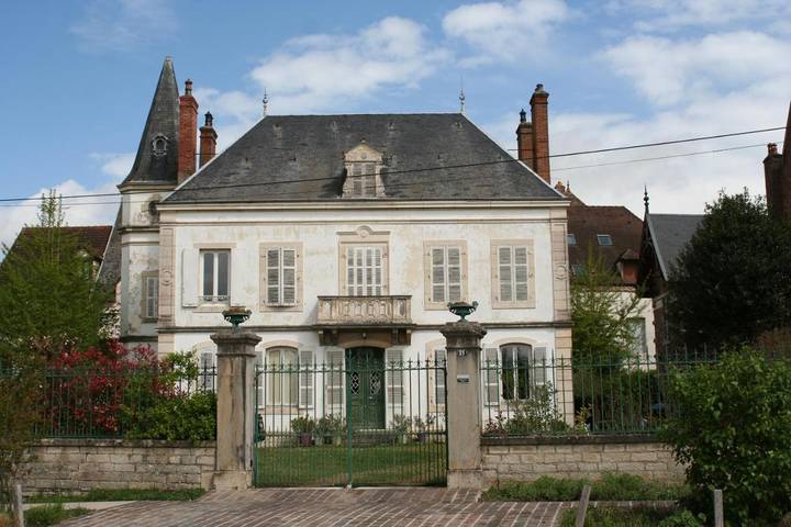Gîte pour 2 personnes, avec Jardin et Vue à Seurre