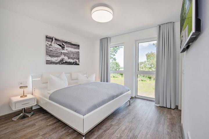 Ganze Wohnung, Moderne Ferienwohnung auf Usedom am Stettiner Haff mit Garten und Balkon in Zirchow, Usedom
