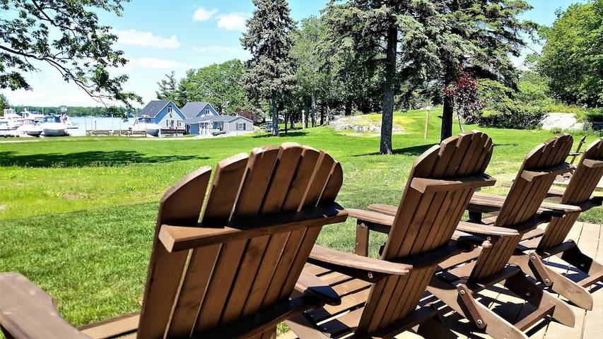 Vacation rental for 6 people, with yard and pool in Lake Ontario