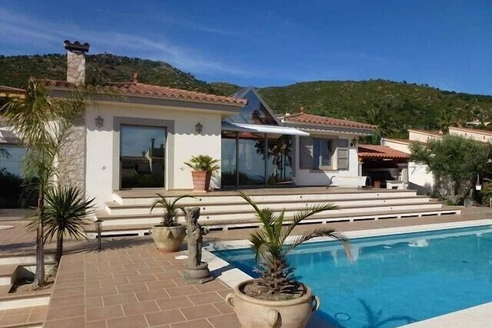 Stehend Villa Roses im Park, privatem Pool, ruhig, alle Dienste in Pau (Spanien), Oberampurien