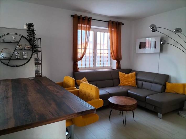 Ferienwohnung für 2 Personen, mit Terrasse und Garten sowie Ausblick in Monheim