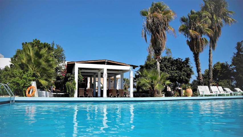Hôtel pour 2 personnes, avec Balcon et Terrasse ainsi que Jardin et Piscine