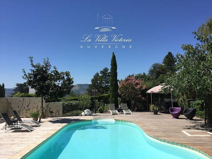 Gîte pour 2 personnes, avec Terrasse ainsi que Jardin et Piscine dans le Puy-de-Dôme