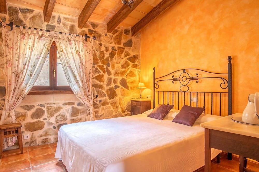 Wonderful private villa for 4 people with private pool, A/C, Wifi, Tv, terrace and parking in Porreres, South Majorca