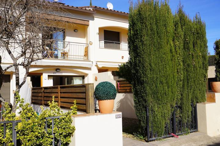 Casa rural para 4 personas, con Balcón y Terraza además de Jardín y Piscina en Gualta - 3