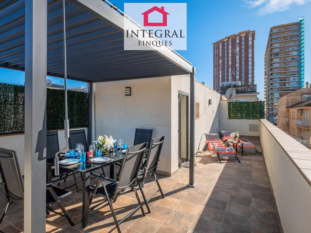 Entire apartment, Modern Apartment 3Br, 2Ba, Private Terrace, Ac & Wifi, 2nd Line to Platja Gran in Palamós, Costa Brava