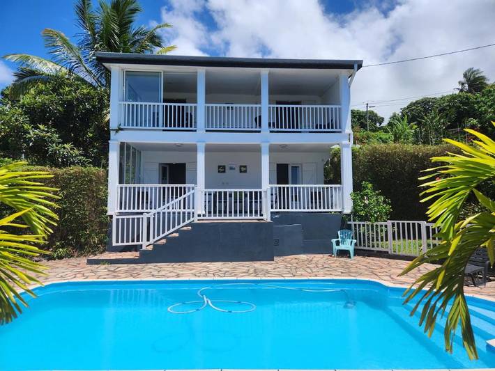 Location de vacances pour 9 personnes, avec piscine ainsi que vue et terrasse dans Sainte-Rose (La Réunion)