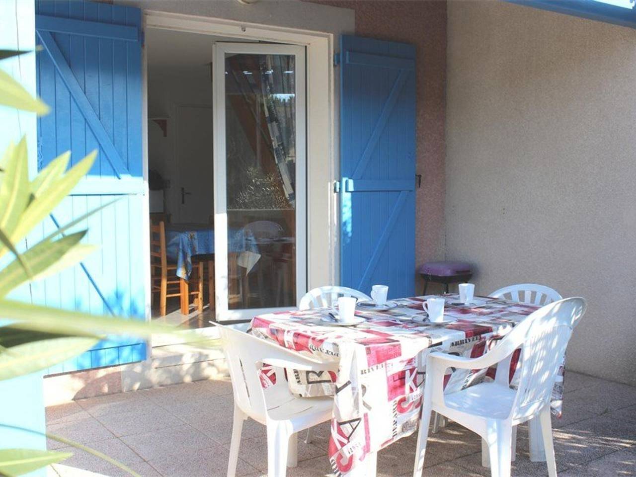 Gemütliches Reihenhaus mit Pool, 3 Zimmern, Terrasse, Privatparkplatz, nah am Strand. in Gruissan (Ville), Gruissan