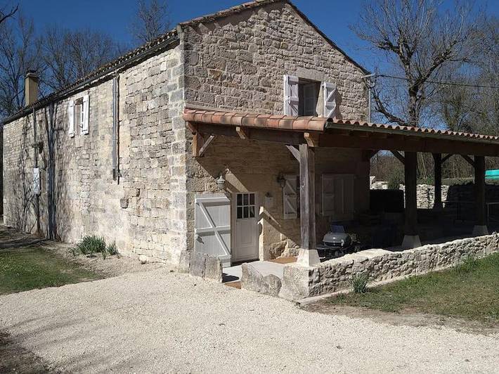 Location de vacances pour 6 personnes, avec Jacuzzi et Terrasse ainsi que Jardin et Vue sur le lac à Belfort-du-Quercy