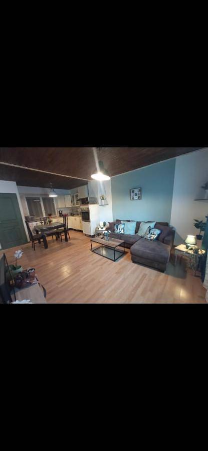 Gîte pour 7 personnes, avec vue dans La Monnerie-le-Montel