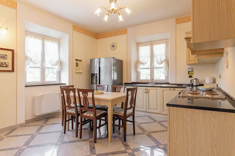 Ganze Wohnung, Deluxe Apartment mit zwei Schlafzimmern - Rosa in Borgo a Mozzano, Lucca Provinz