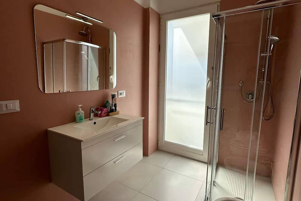 Apartamento entero, Between sea and castle. Bright, beachfront apartment. Sleeps 4 in Barletta, Via Francigena