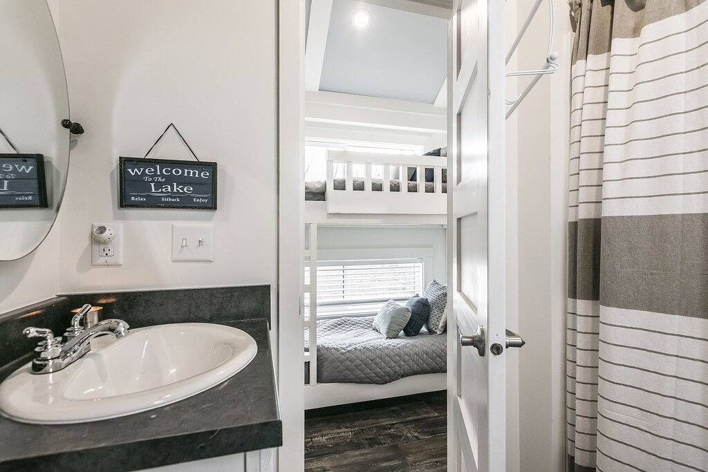 Heavensent Tiny Home @ The Retreat at Water's Edge - Lake Views! in Grundy County