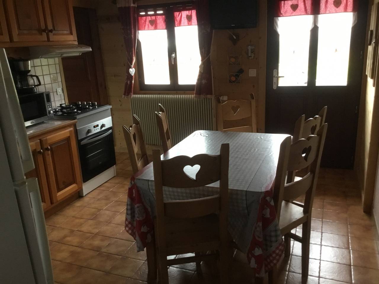 Ganze Wohnung, 3-Zimmer-Wohnung für 6 Personen, Balkon, in der Nähe von Skiliften und Dorfzentrum in Châtel, Les Portes du Soleil