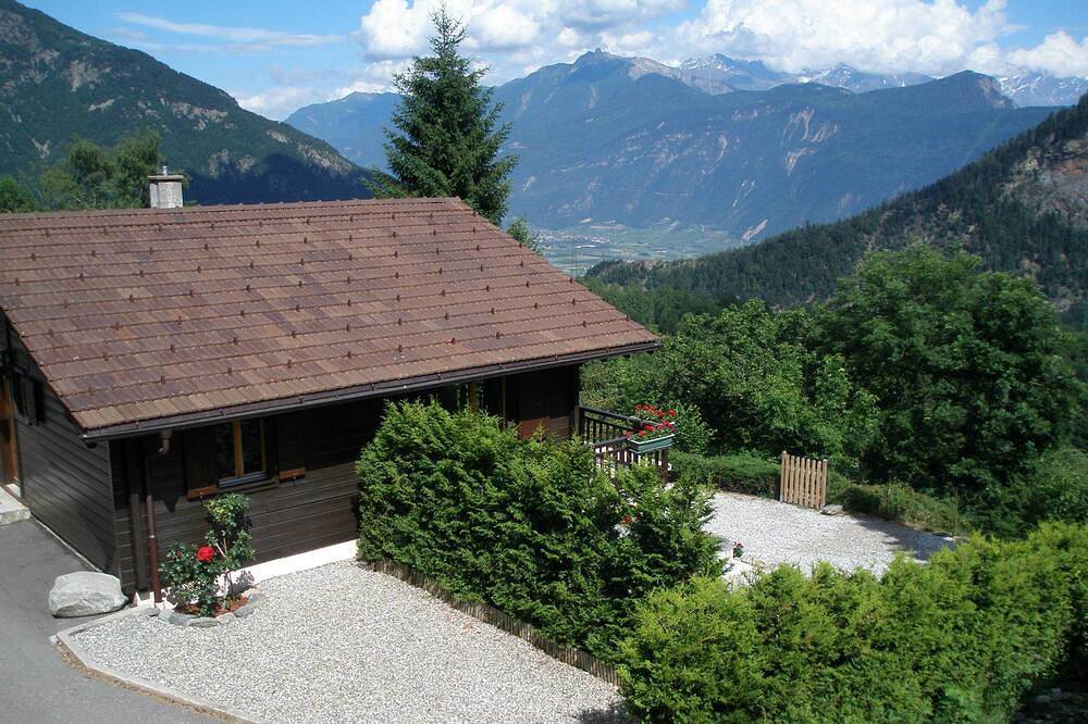 Salvan/Les Marécottes: Blick auf die Berge - Garten, Terrasse- Ski und Wandern in Salvan, Martigny - Val de Bagnes & Umgebung