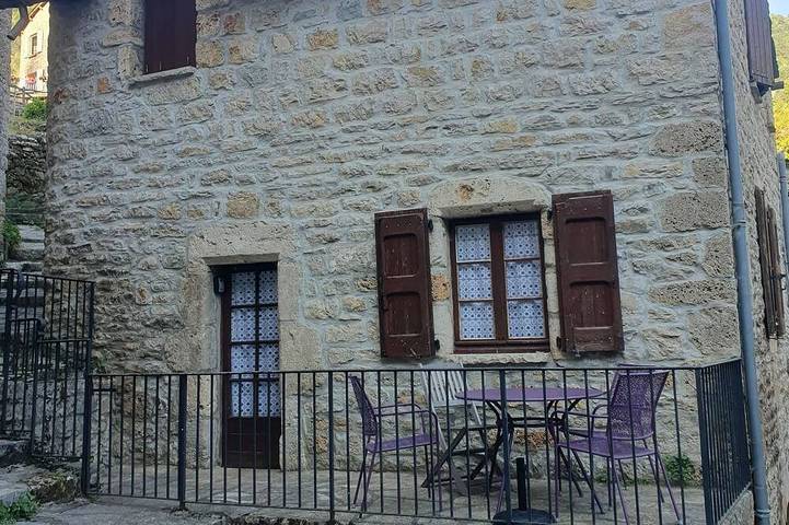 Gîte pour 4 personnes, avec terrasse, animaux acceptés à Sainte-Enimie