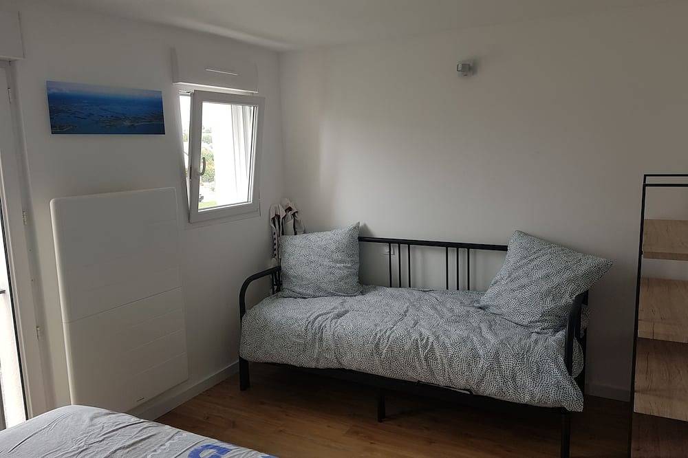 Entire apartment, T2 apartment with sea and port view in Sarzeau, Côte des Mégalithes