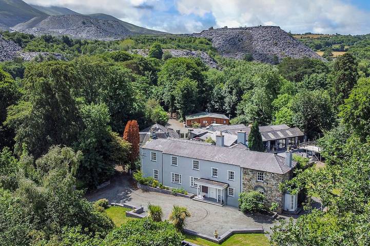 Ferienhaus für 20 Personen, mit Terrasse und Whirlpool sowie Garten und Pool - 1
