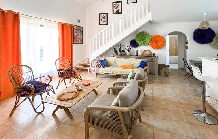 Moderno piso de 2 dormitorios con piscina, terraza y a 1 km de la playa in Cervione, Región de Corte
