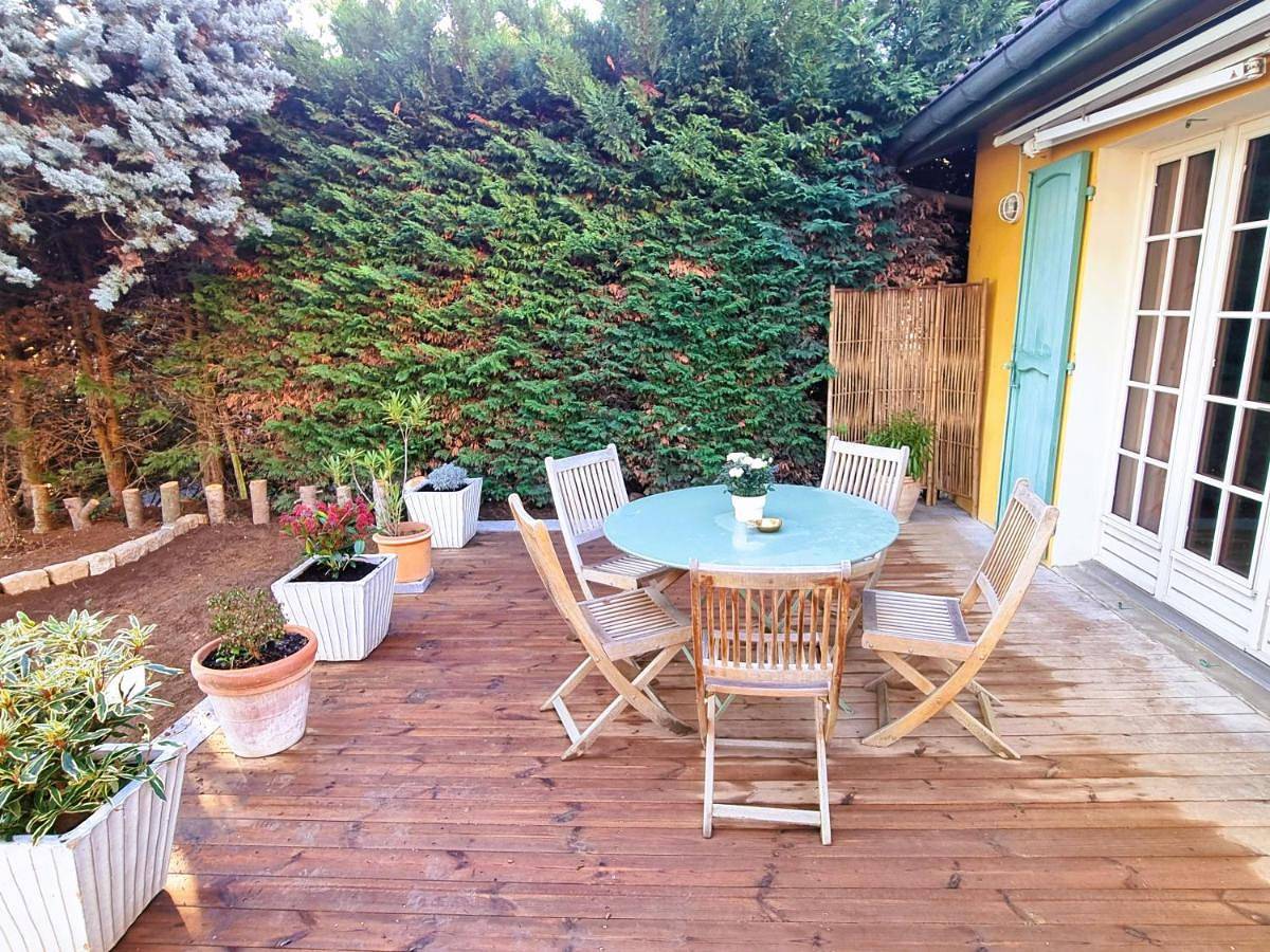 Appartement entier, Apartment in Charbonnières-les-Bains, Lyon et ses environs