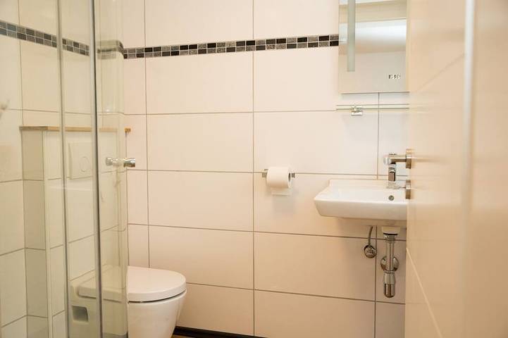 Ferienhaus für 10 Personen, mit Whirlpool und Sauna sowie Balkon und Garten, mit Haustier in Windecker-Ländchen - 3