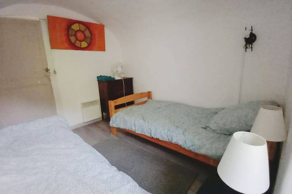 Entire apartment, Un Appartement Tout en Voutes et en Charme a Deux pas de la Riviere in Saint-Laurent-le-Minier, Le Vigan region