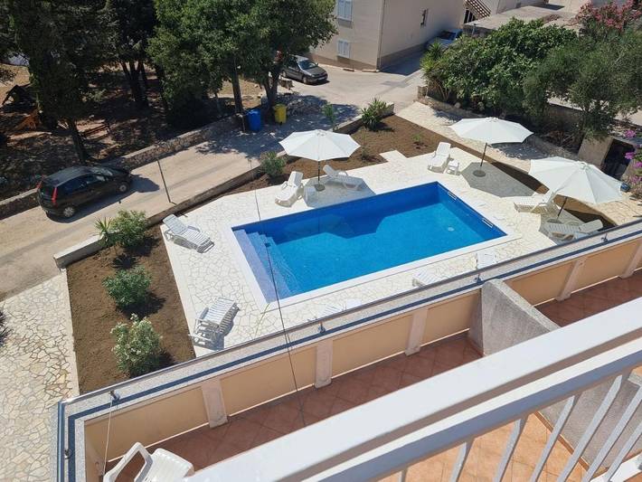 Ferienwohnung für 2 Personen, mit Ausblick und Garten sowie Pool und Balkon - 1