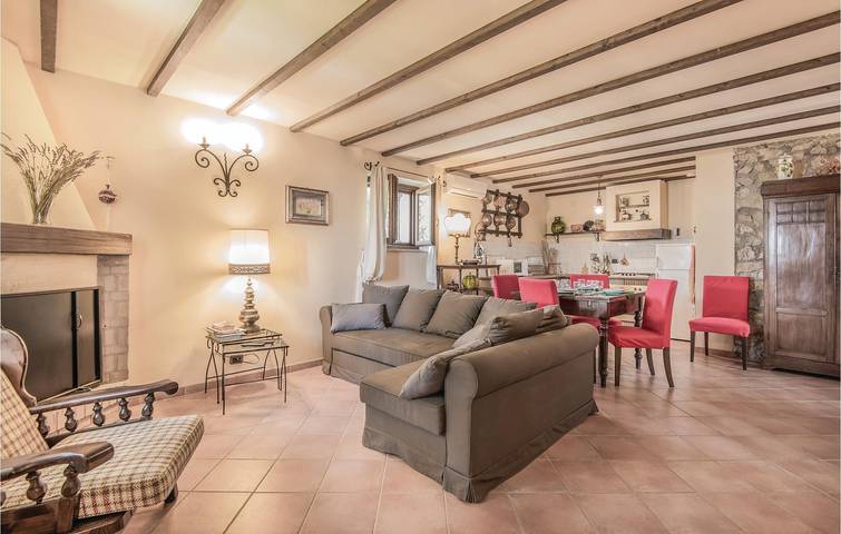 Sonnige Ferienwohnung mit Pool, Terrasse und WLAN, 1,5 km von Poggio Mirteto entfernt in Poggio Catino, Rieti Provinz