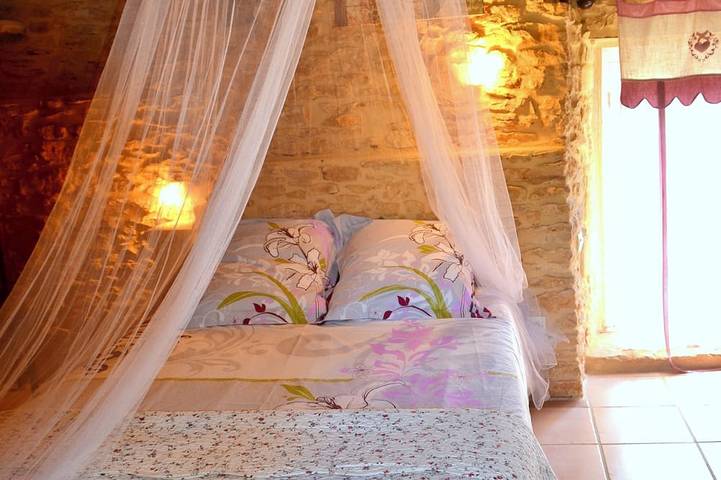 Gîte pour 6 personnes, avec jardin ainsi que terrasse et piscine, animaux acceptés